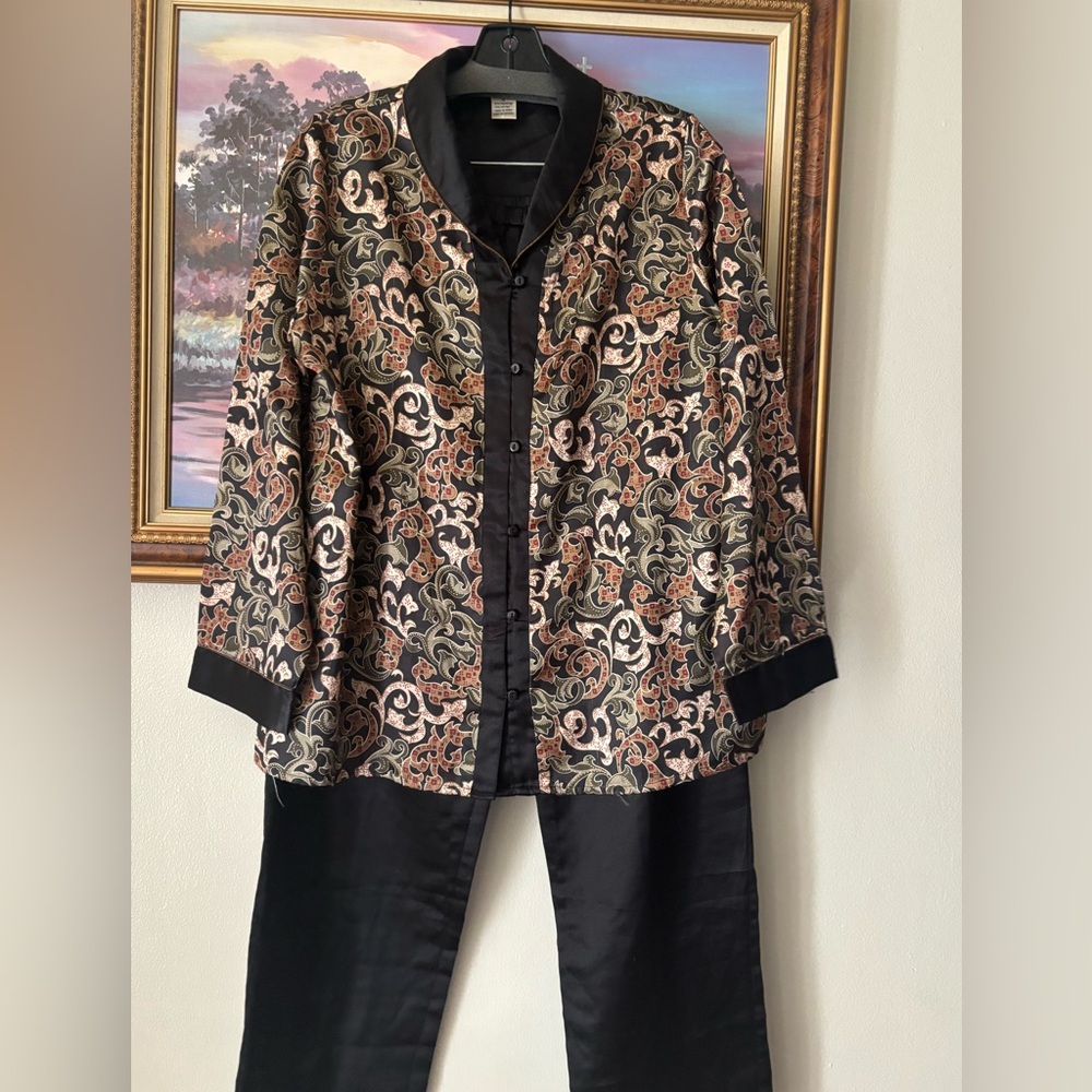 Elegant Black and Gold Women's Pajama Set